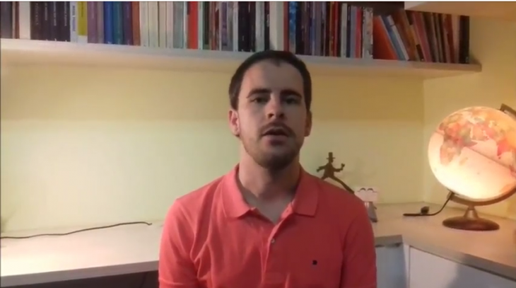 O escritor Francisco Coimbra apoia a campaña «Por unha biblioteca digna» para Gondomar